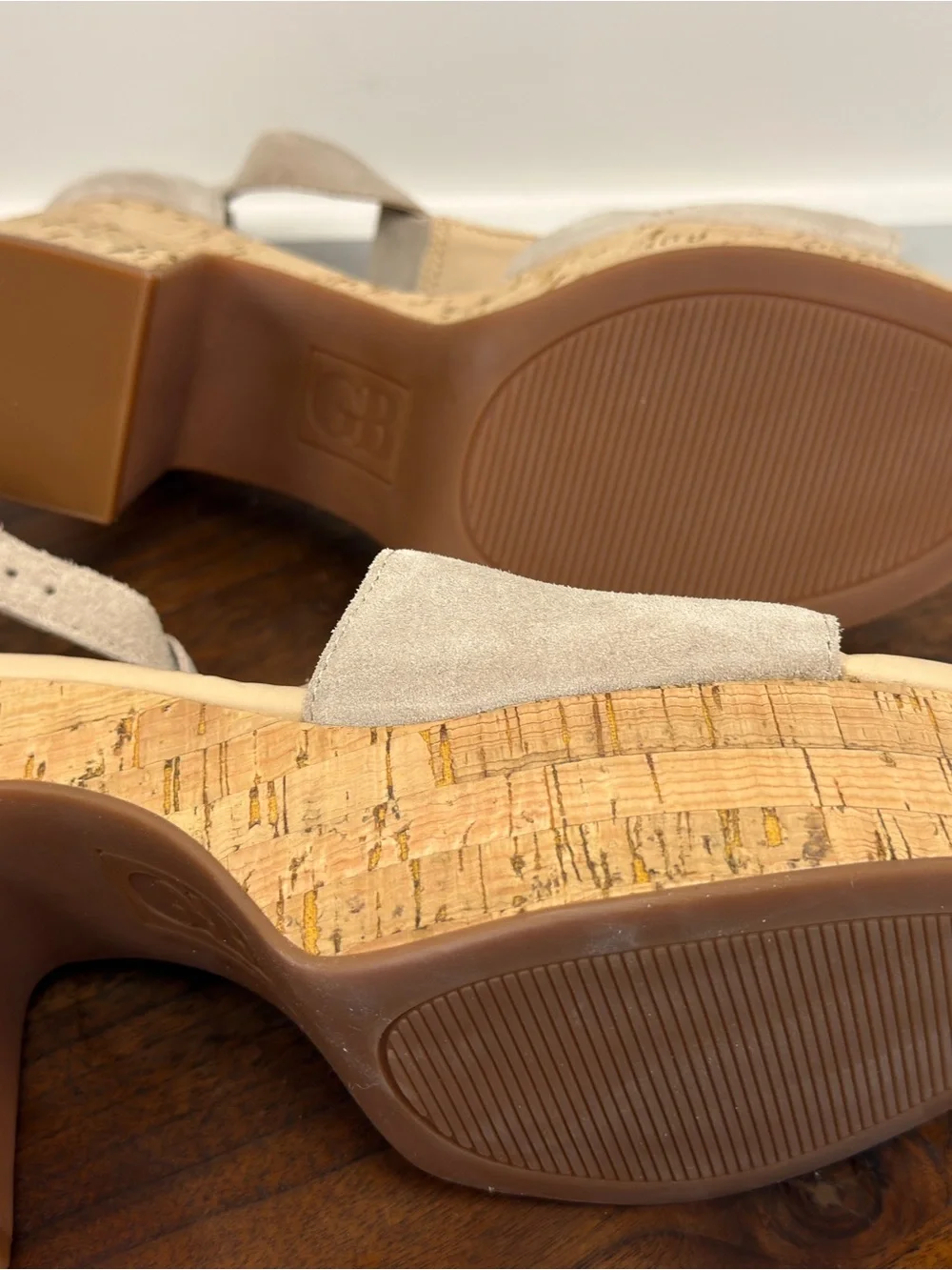 Gianni‎ Bini Cork Platform Heels T-Strap Sandals Neutral Suede Size 7